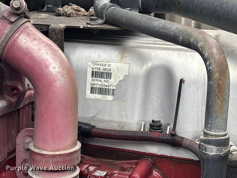 image for item FI0699 2014 Mack LE600 refuse truck