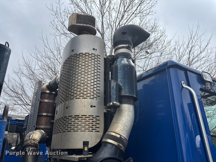 image for item FI0699 2014 Mack LE600 refuse truck