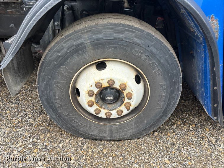 image for item FI0699 2014 Mack LE600 refuse truck