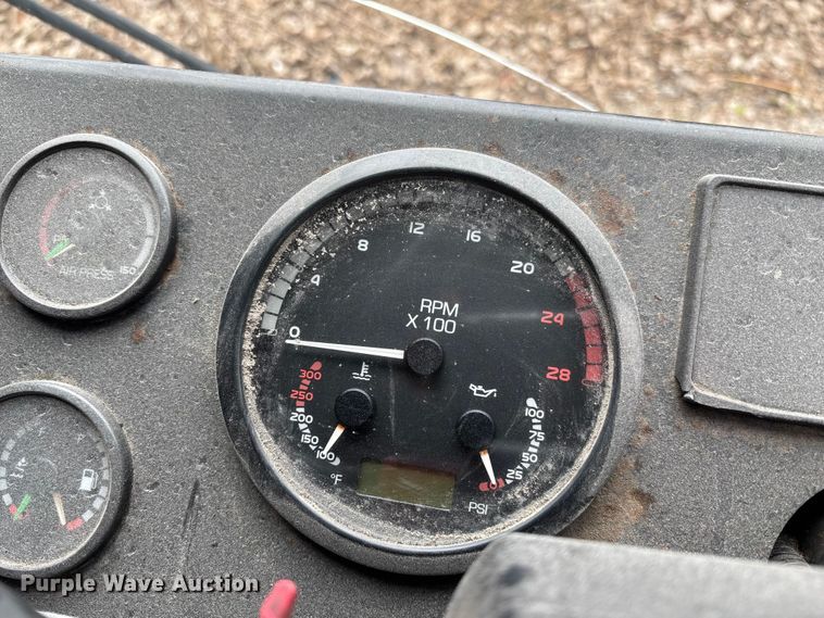 image for item FI0699 2014 Mack LE600 refuse truck