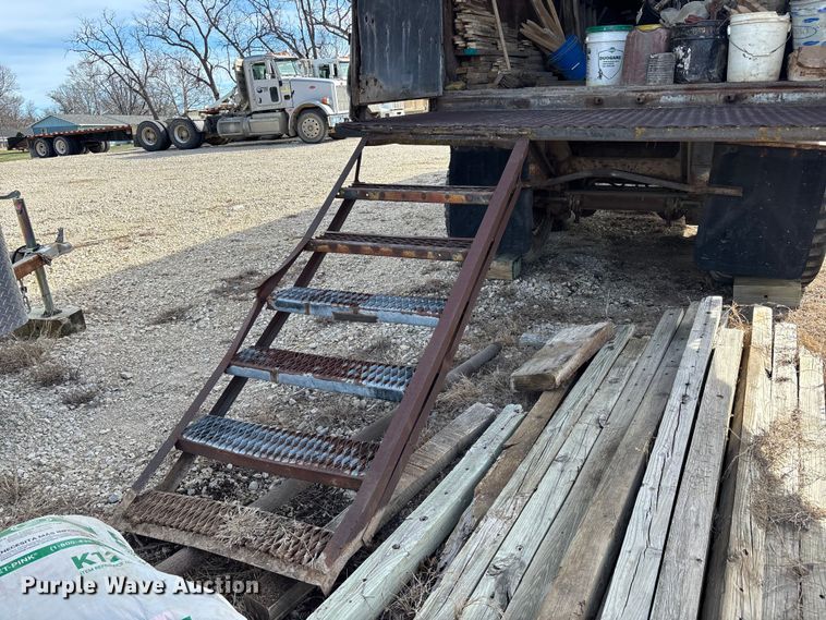 image for item FI0853 1970 Fruehauf FFZ9F240 Z-Van dry van trailer