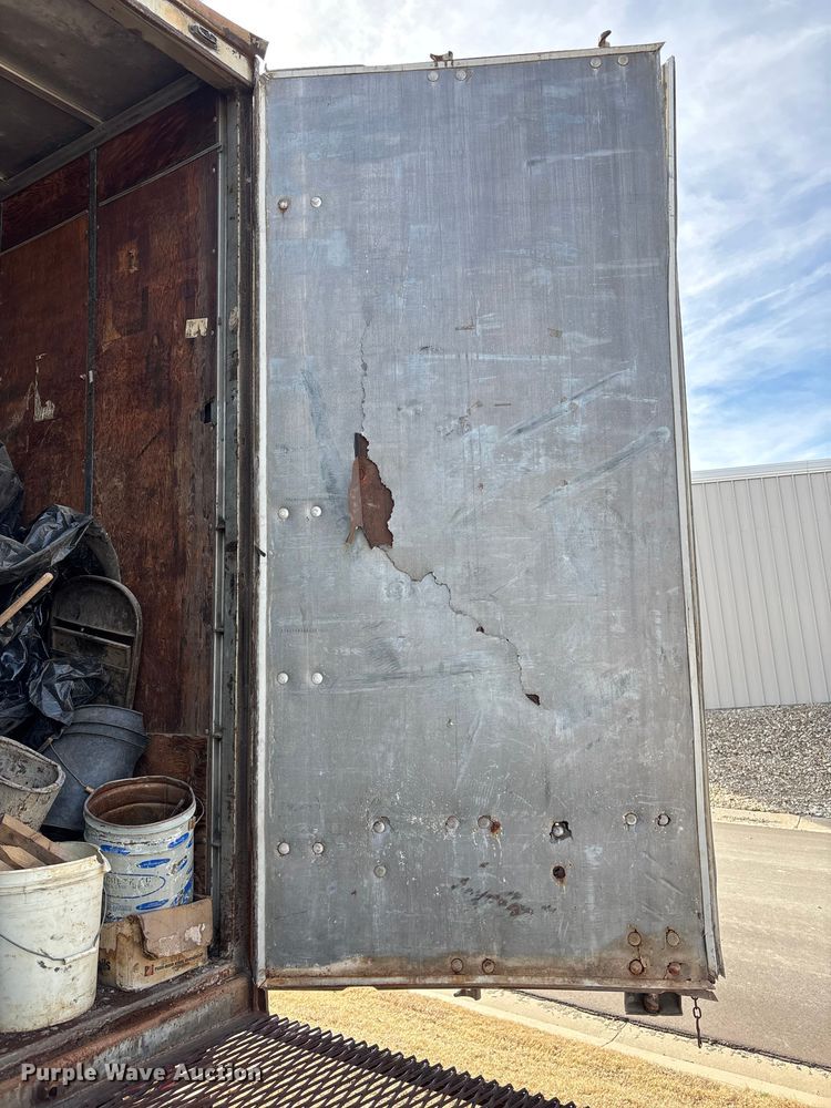 image for item FI0853 1970 Fruehauf FFZ9F240 Z-Van dry van trailer