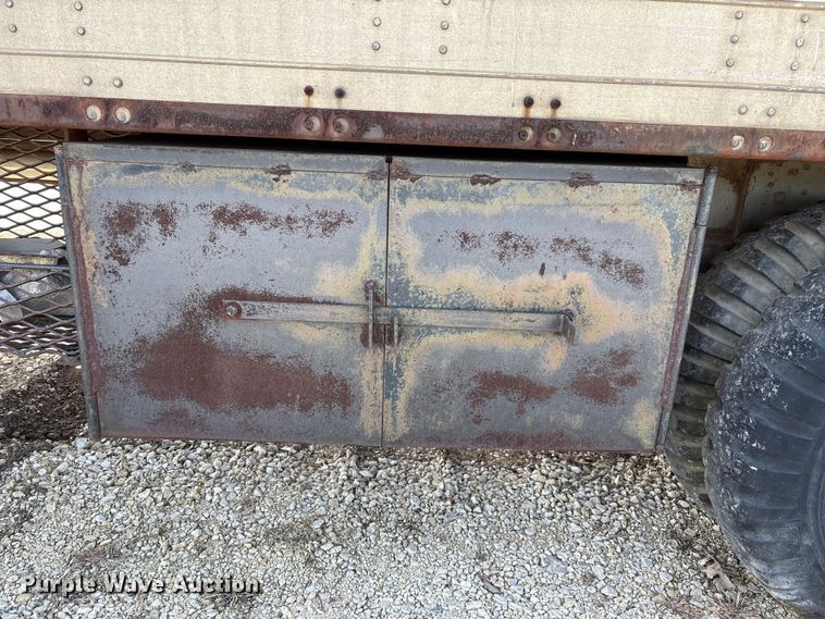 image for item FI0853 1970 Fruehauf FFZ9F240 Z-Van dry van trailer