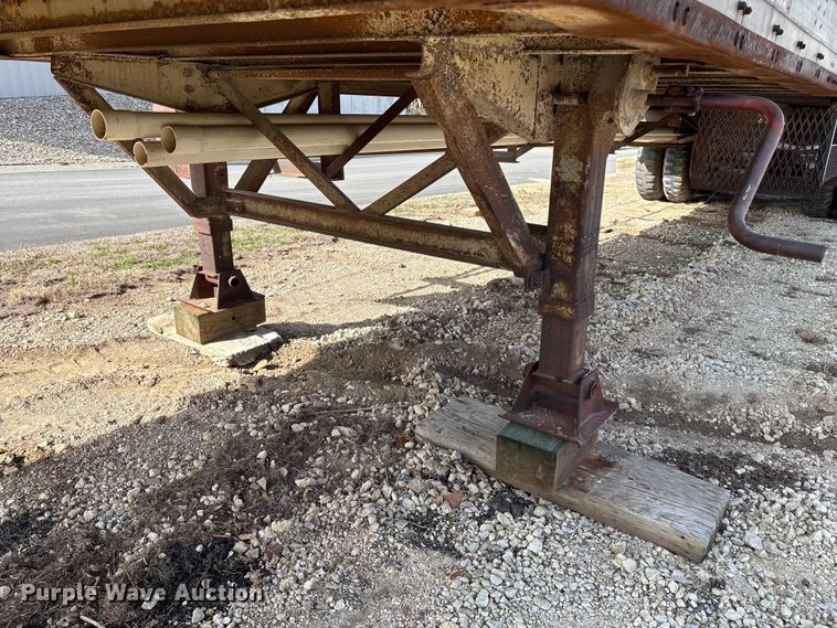 image for item FI0853 1970 Fruehauf FFZ9F240 Z-Van dry van trailer