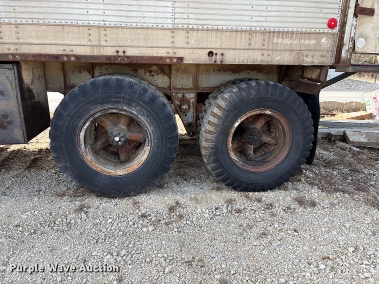 image for item FI0853 1970 Fruehauf FFZ9F240 Z-Van dry van trailer