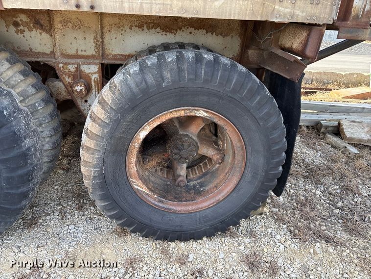 image for item FI0853 1970 Fruehauf FFZ9F240 Z-Van dry van trailer