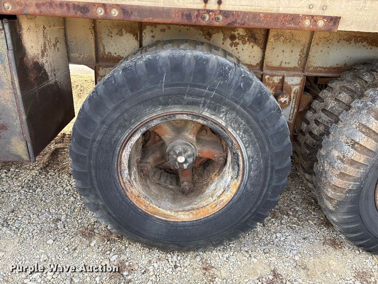 image for item FI0853 1970 Fruehauf FFZ9F240 Z-Van dry van trailer