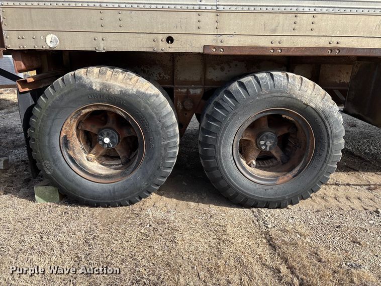 image for item FI0853 1970 Fruehauf FFZ9F240 Z-Van dry van trailer