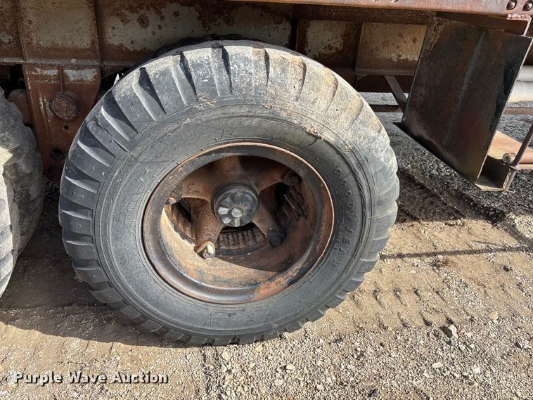 image for item FI0853 1970 Fruehauf FFZ9F240 Z-Van dry van trailer