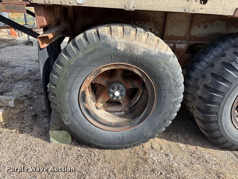 image for item FI0853 1970 Fruehauf FFZ9F240 Z-Van dry van trailer