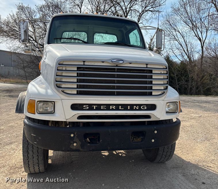 image for item FI0854 2002 Sterling LT8500 semi truck