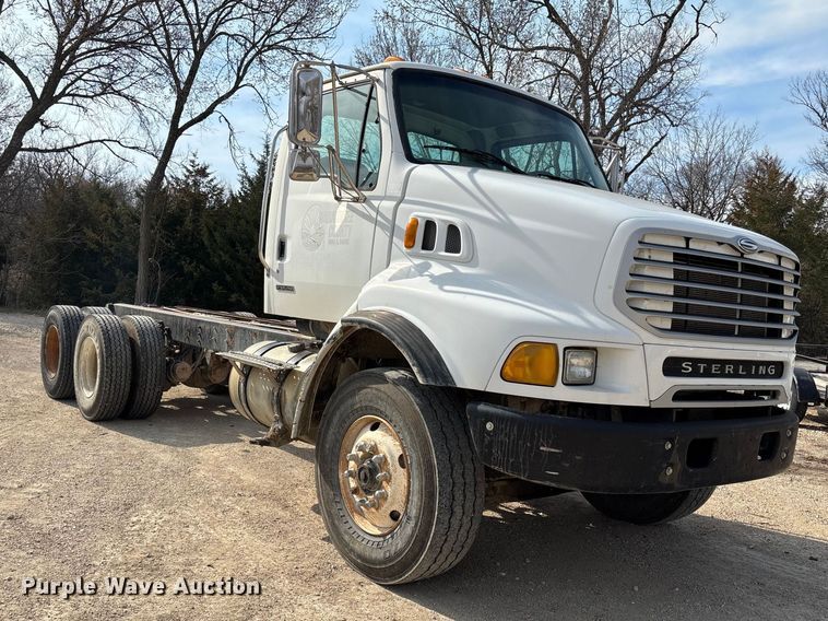 image for item FI0854 2002 Sterling LT8500 semi truck
