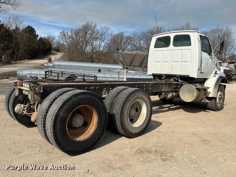 image for item FI0854 2002 Sterling LT8500 semi truck