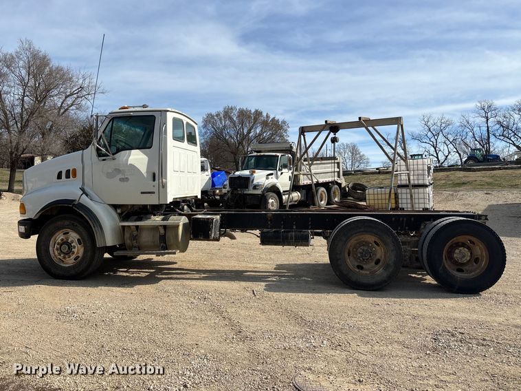 image for item FI0854 2002 Sterling LT8500 semi truck
