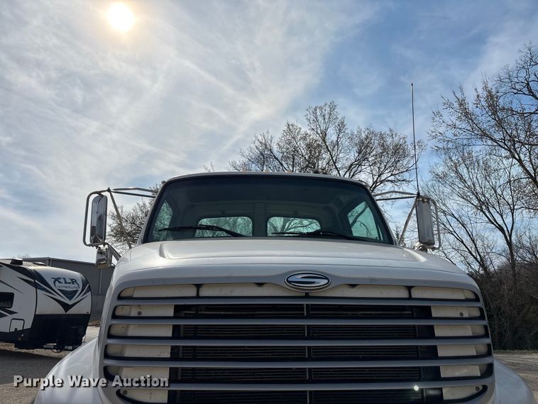 image for item FI0854 2002 Sterling LT8500 semi truck