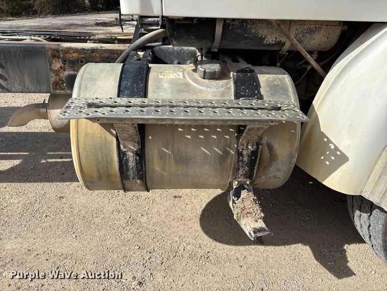 image for item FI0854 2002 Sterling LT8500 semi truck