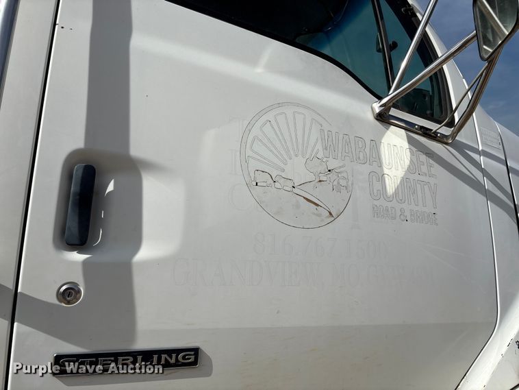 image for item FI0854 2002 Sterling LT8500 semi truck