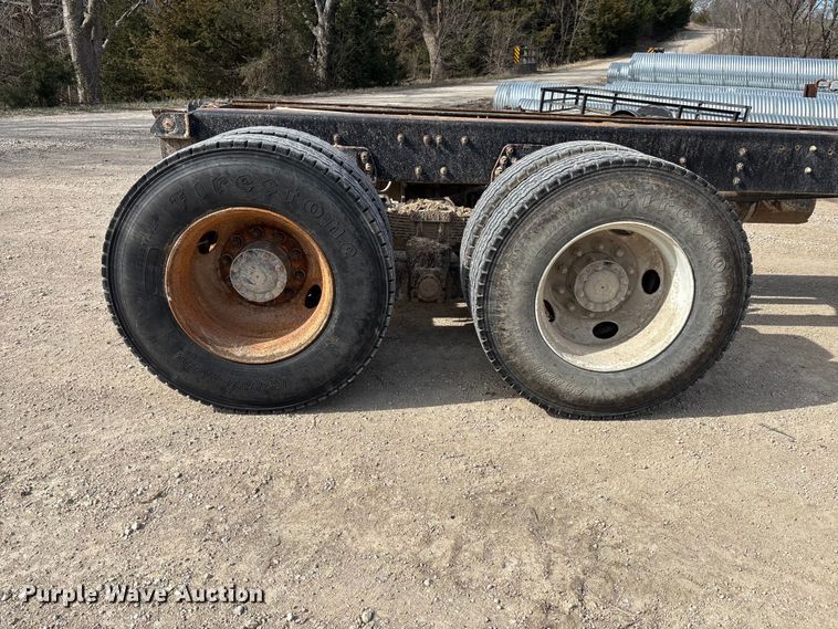 image for item FI0854 2002 Sterling LT8500 semi truck