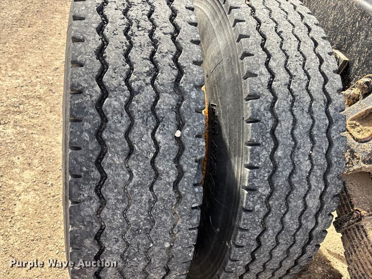 image for item FI0854 2002 Sterling LT8500 semi truck