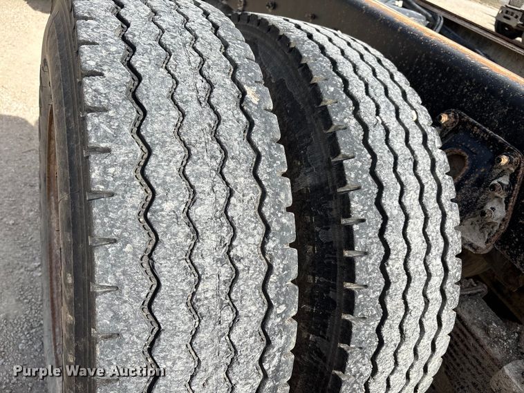 image for item FI0854 2002 Sterling LT8500 semi truck