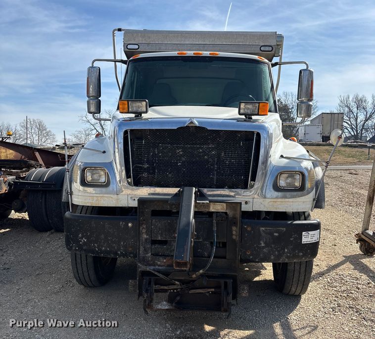 image for item FI0855 2006 International 7600 dump truck