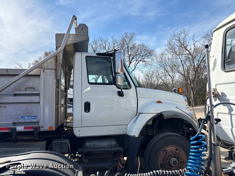 image for item FI0855 2006 International 7600 dump truck