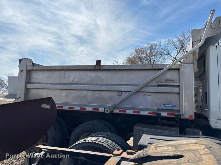 image for item FI0855 2006 International 7600 dump truck