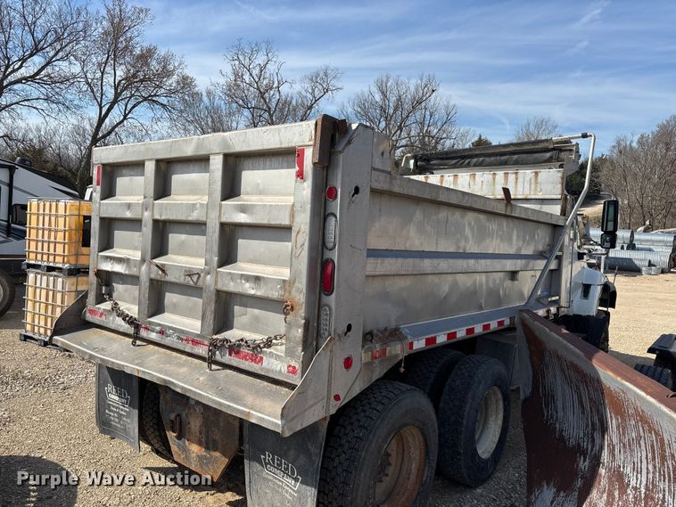 image for item FI0855 2006 International 7600 dump truck