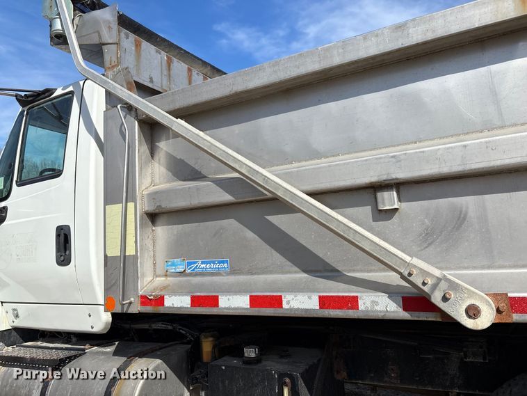 image for item FI0855 2006 International 7600 dump truck