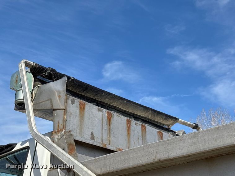 image for item FI0855 2006 International 7600 dump truck