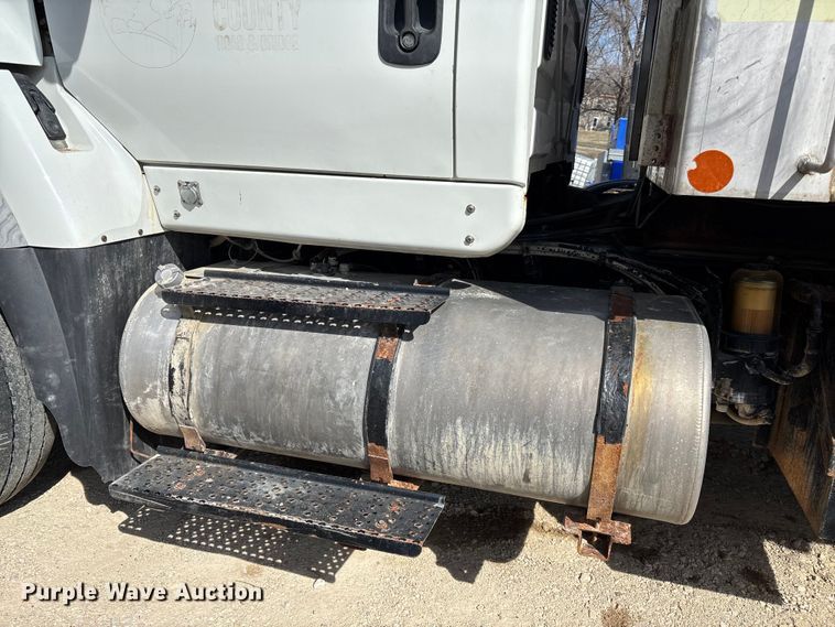 image for item FI0855 2006 International 7600 dump truck