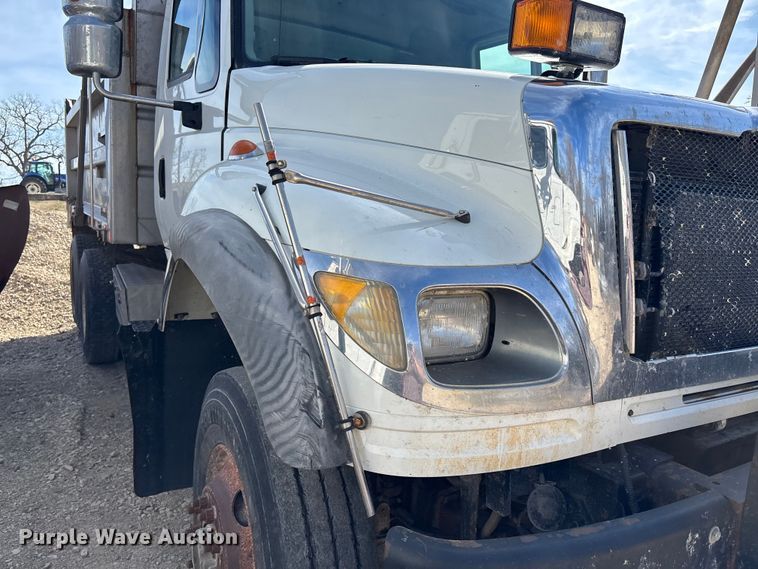 image for item FI0855 2006 International 7600 dump truck