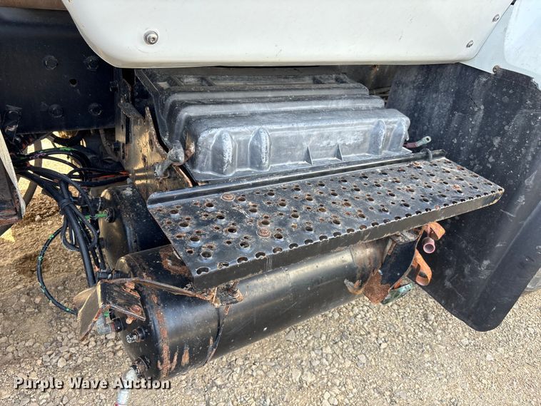 image for item FI0855 2006 International 7600 dump truck