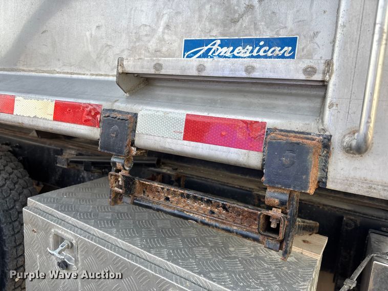 image for item FI0855 2006 International 7600 dump truck