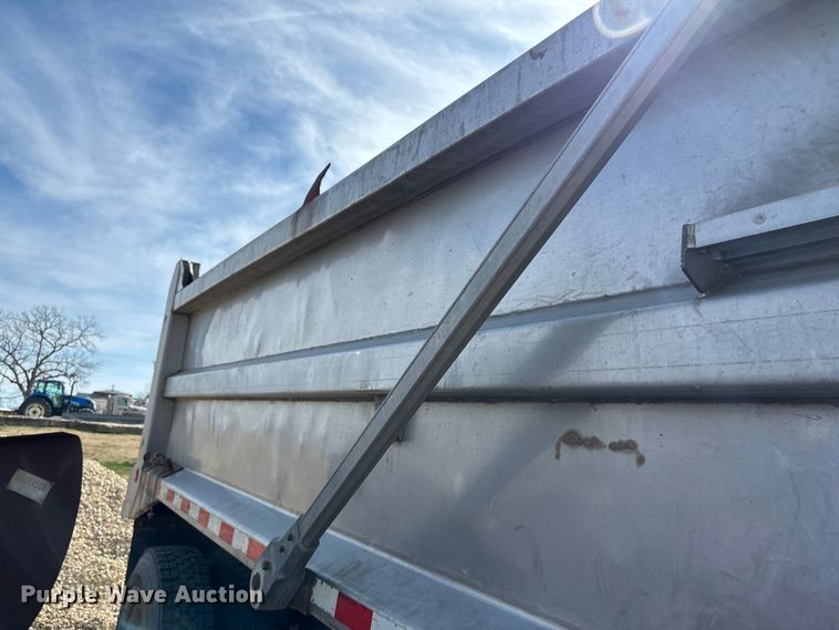 image for item FI0855 2006 International 7600 dump truck