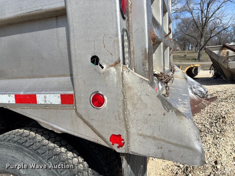 image for item FI0855 2006 International 7600 dump truck