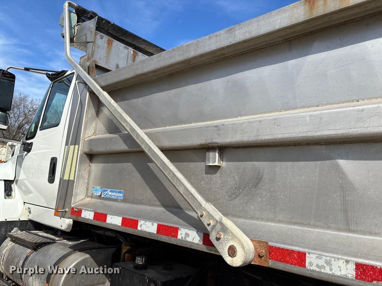 image for item FI0855 2006 International 7600 dump truck