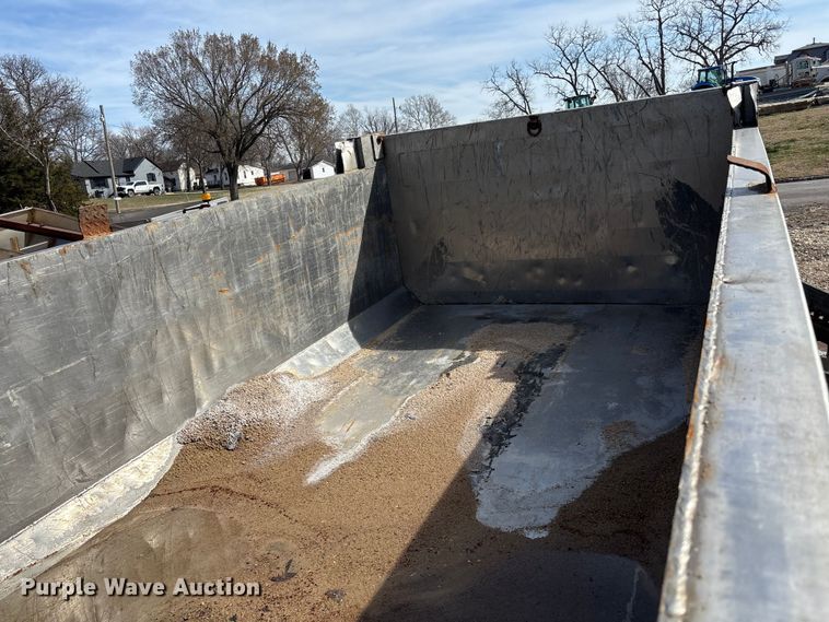 image for item FI0855 2006 International 7600 dump truck