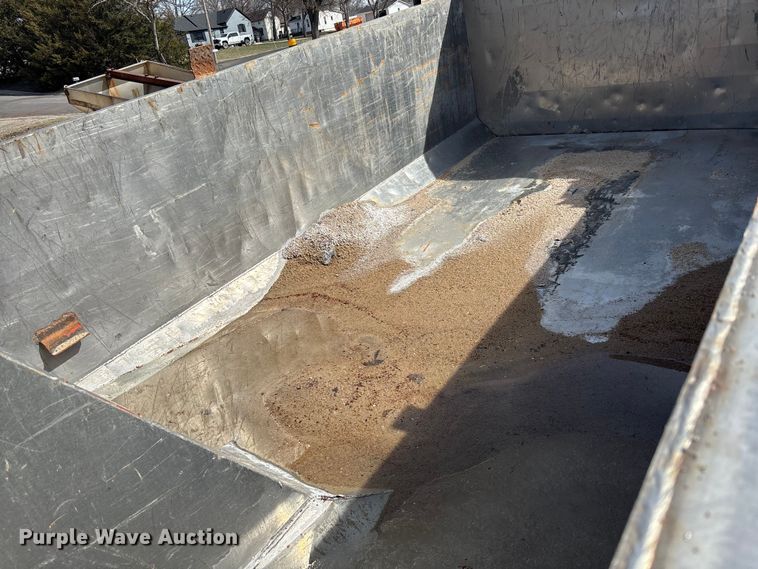 image for item FI0855 2006 International 7600 dump truck