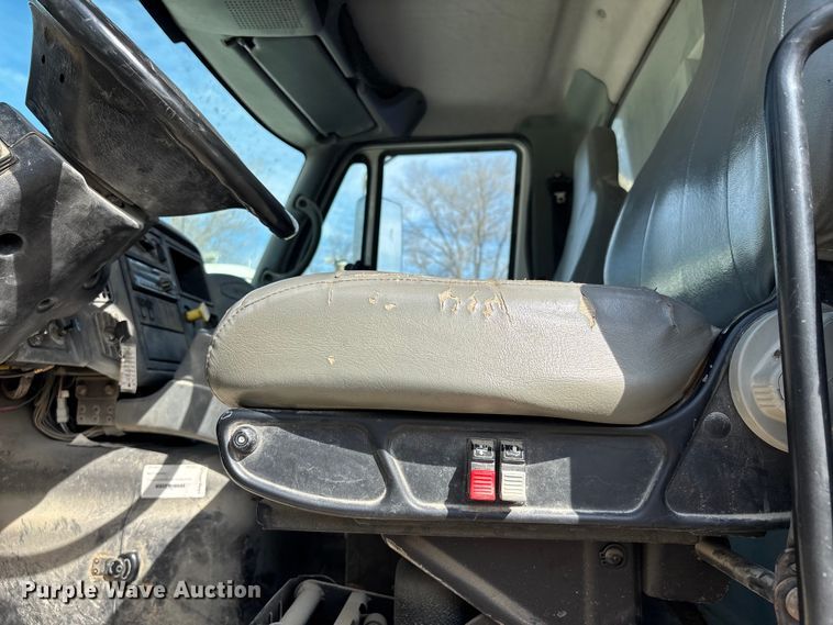 image for item FI0855 2006 International 7600 dump truck