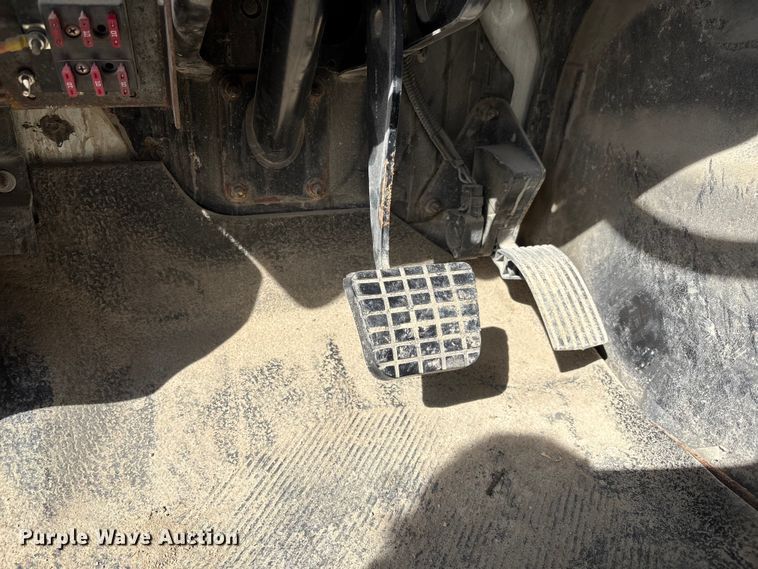 image for item FI0855 2006 International 7600 dump truck