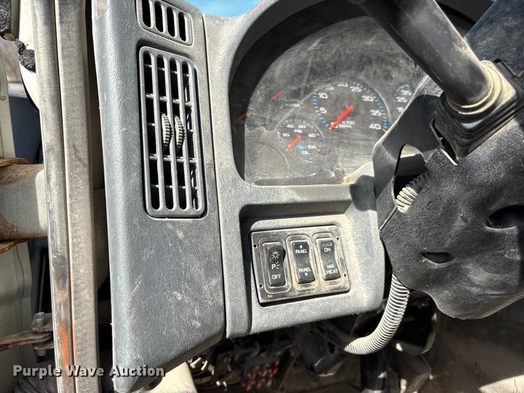 image for item FI0855 2006 International 7600 dump truck