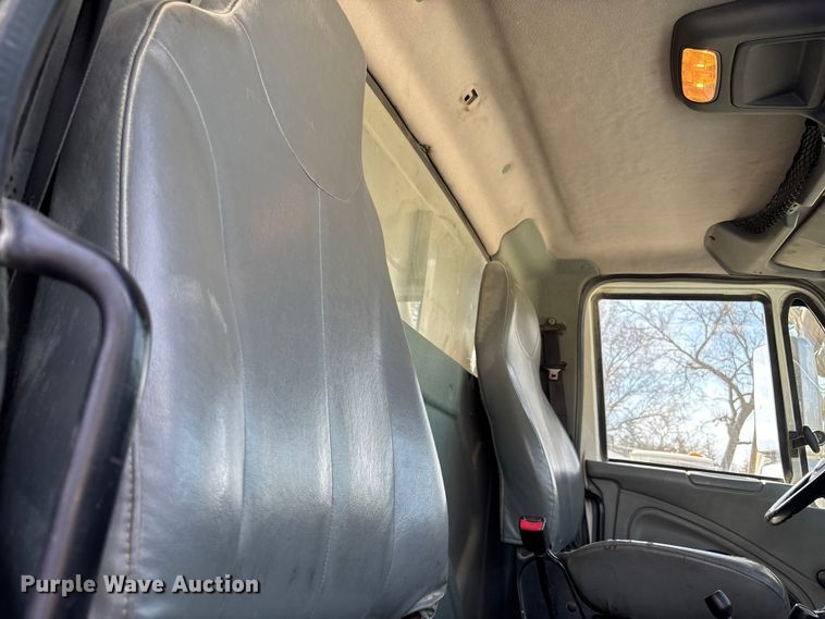 image for item FI0855 2006 International 7600 dump truck