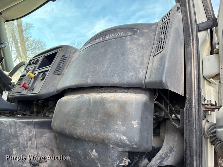 image for item FI0855 2006 International 7600 dump truck