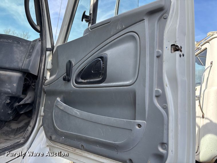 image for item FI0855 2006 International 7600 dump truck