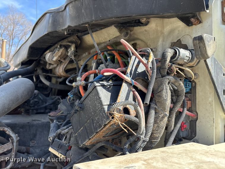 image for item FI0855 2006 International 7600 dump truck