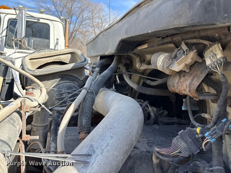 image for item FI0855 2006 International 7600 dump truck