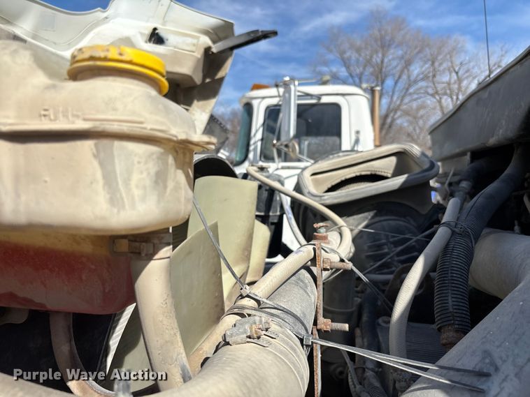 image for item FI0855 2006 International 7600 dump truck