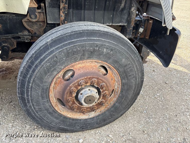 image for item FI0855 2006 International 7600 dump truck