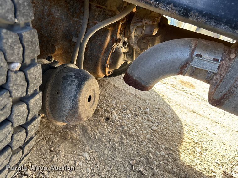 image for item FI0855 2006 International 7600 dump truck